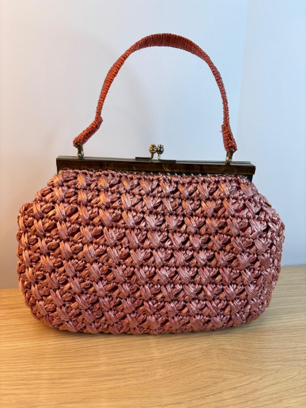 Vintage Woven Raffia Top Handle Kisslock Satchel Pink Rose- JAPAN (Lucite trim)